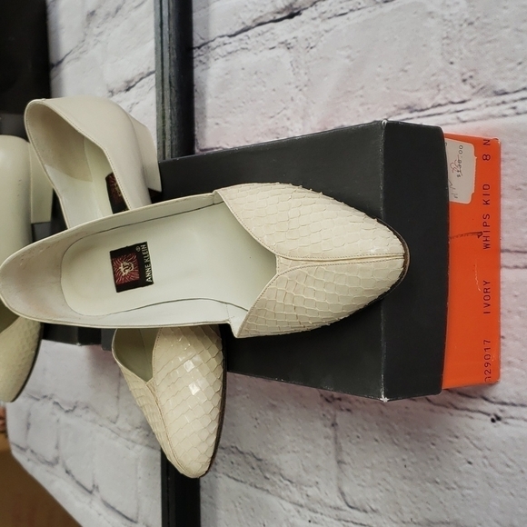 Anne Klein Whips Kid Leather Ivory 1" Heel Flats 8N Snake Look In Original Box - Picture 1 of 14